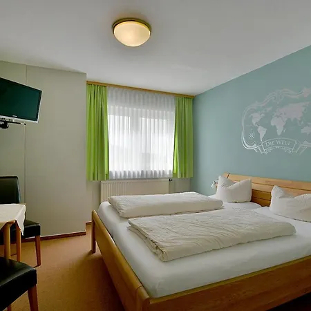 Cafe Und Zum Gruenen Baum Hotel