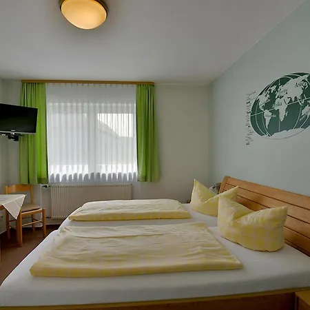 Cafe Und Zum Gruenen Baum Hotel