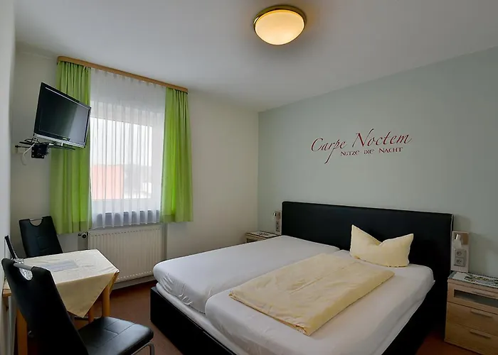 Cafe Und Zum Gruenen Baum 3* Sonneberg