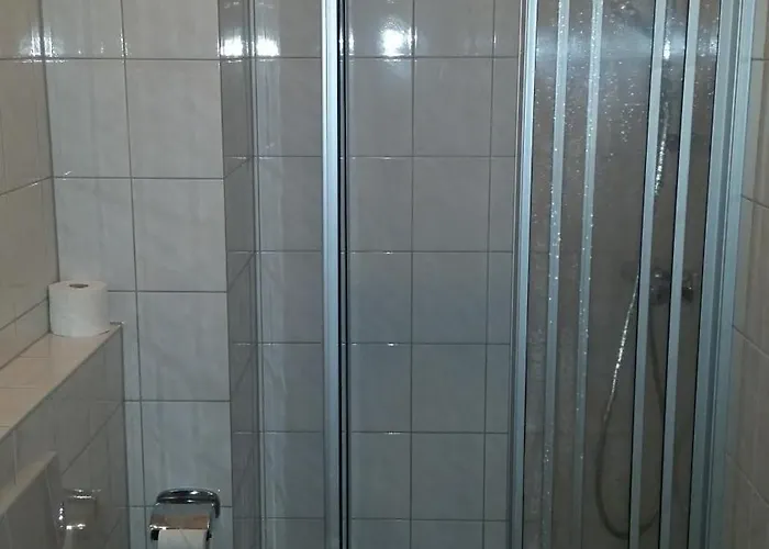 Otel Cafe Und Zum Gruenen Baum Sonneberg