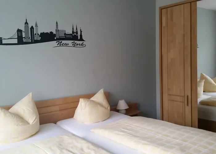 Cafe Und Zum Gruenen Baum 3*