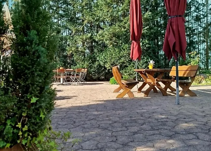 Otel Cafe Und Zum Gruenen Baum Sonneberg